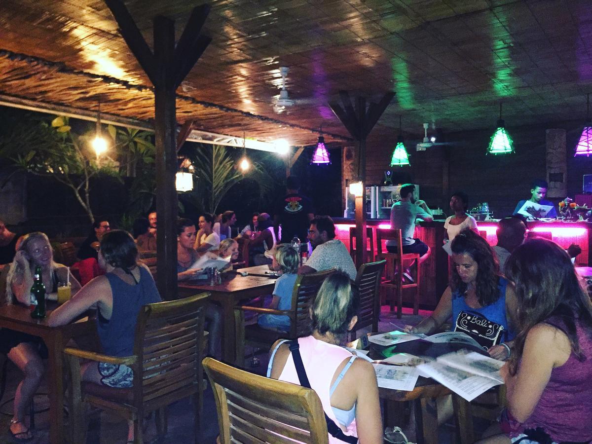 Tiki Bar And More レンボンガン島 エクステリア 写真