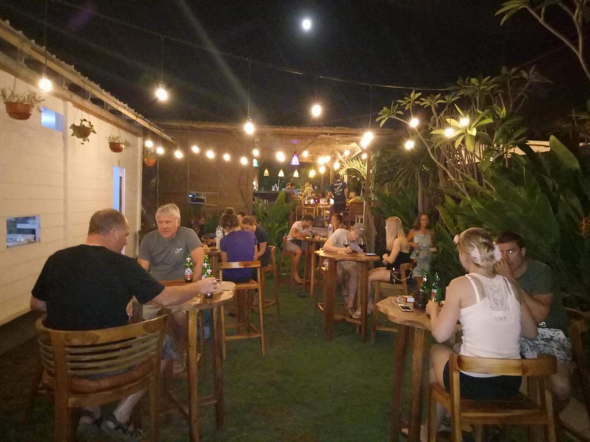 Tiki Bar And More レンボンガン島 エクステリア 写真