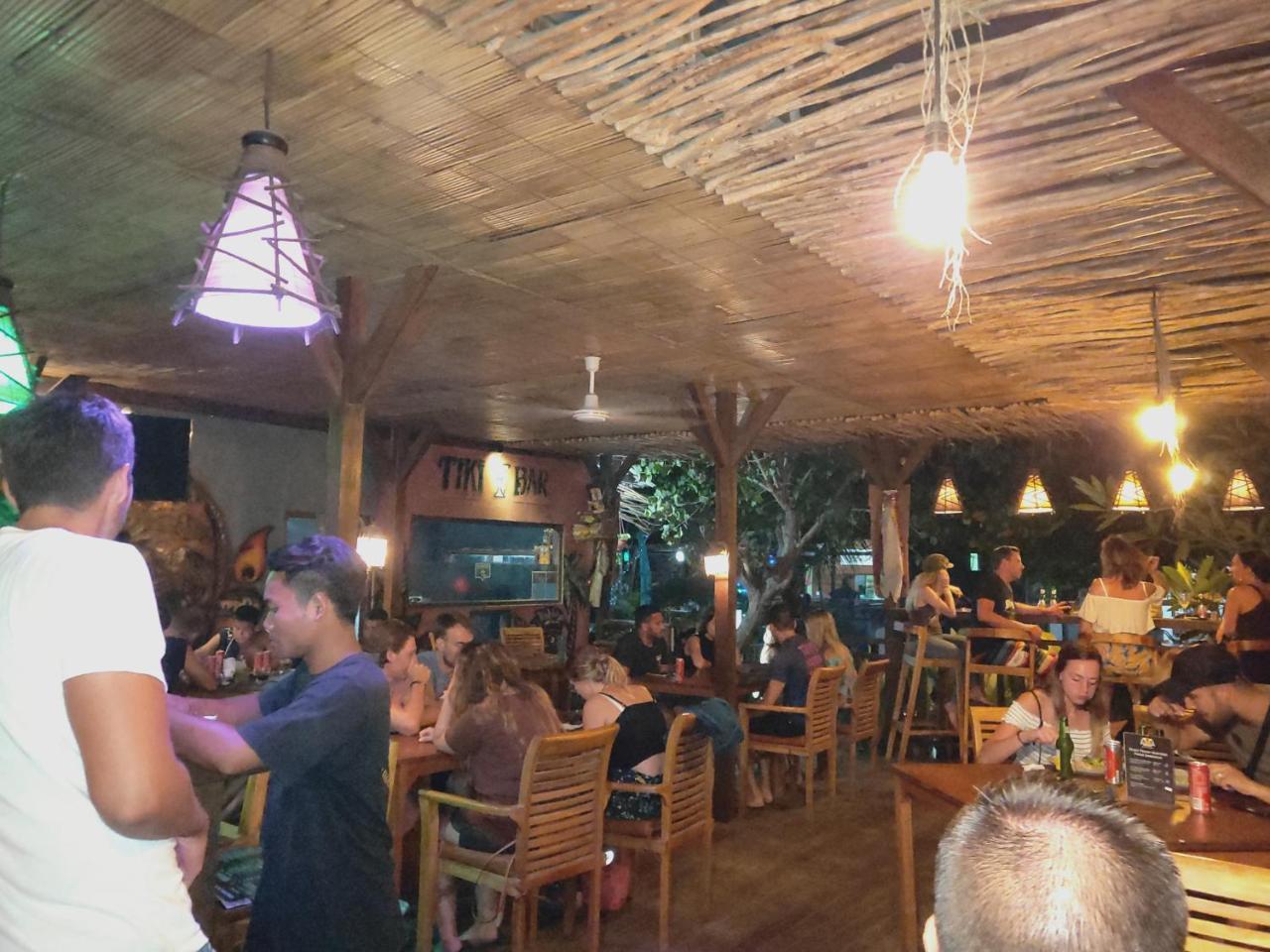 Tiki Bar And More レンボンガン島 エクステリア 写真