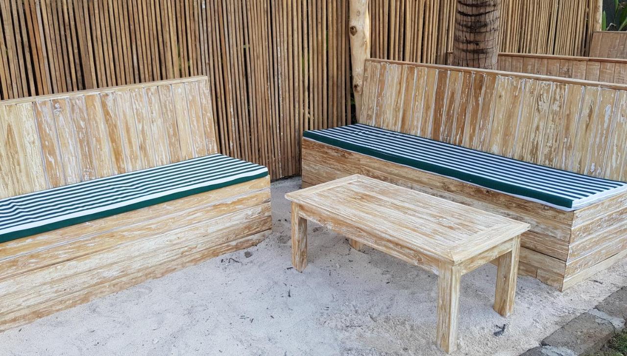 Tiki Bar And More レンボンガン島 エクステリア 写真